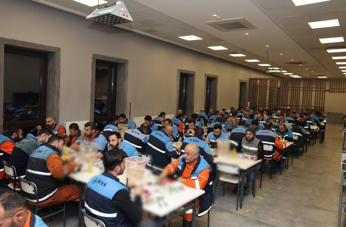 VALİ KIZILKAYA, ŞİRVAN’DA MADENCİLERİN SOFRASINA MİSAFİR OLDU!