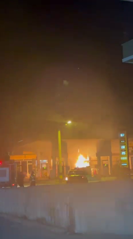 Benzin İstasyonunda Patlamadan Sonra Alev Alan istasyon İtfaiyenin Zamanında Müdahalesi İle Faciadan Dönüldü