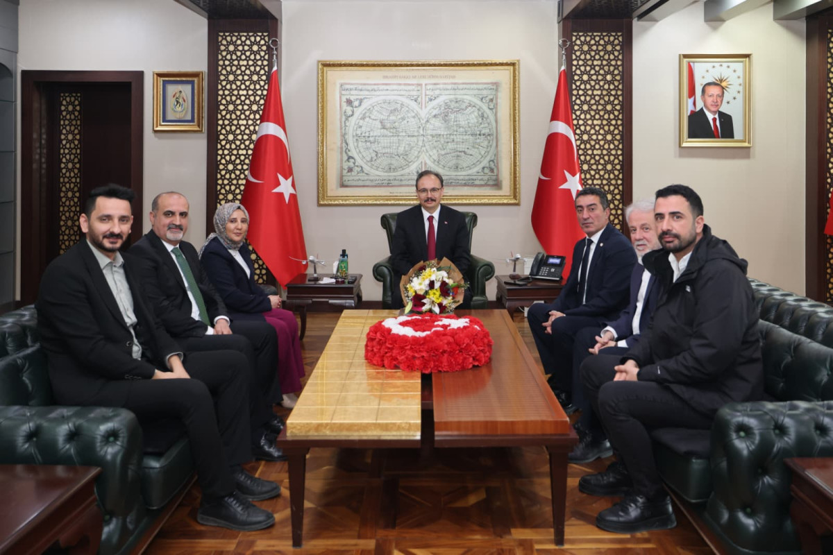 VALİ KIZILKAYA: “ECZACILAR SAĞLIK HİZMETLERİNİN VAZGEÇİLMEZ HALKASIDIR”