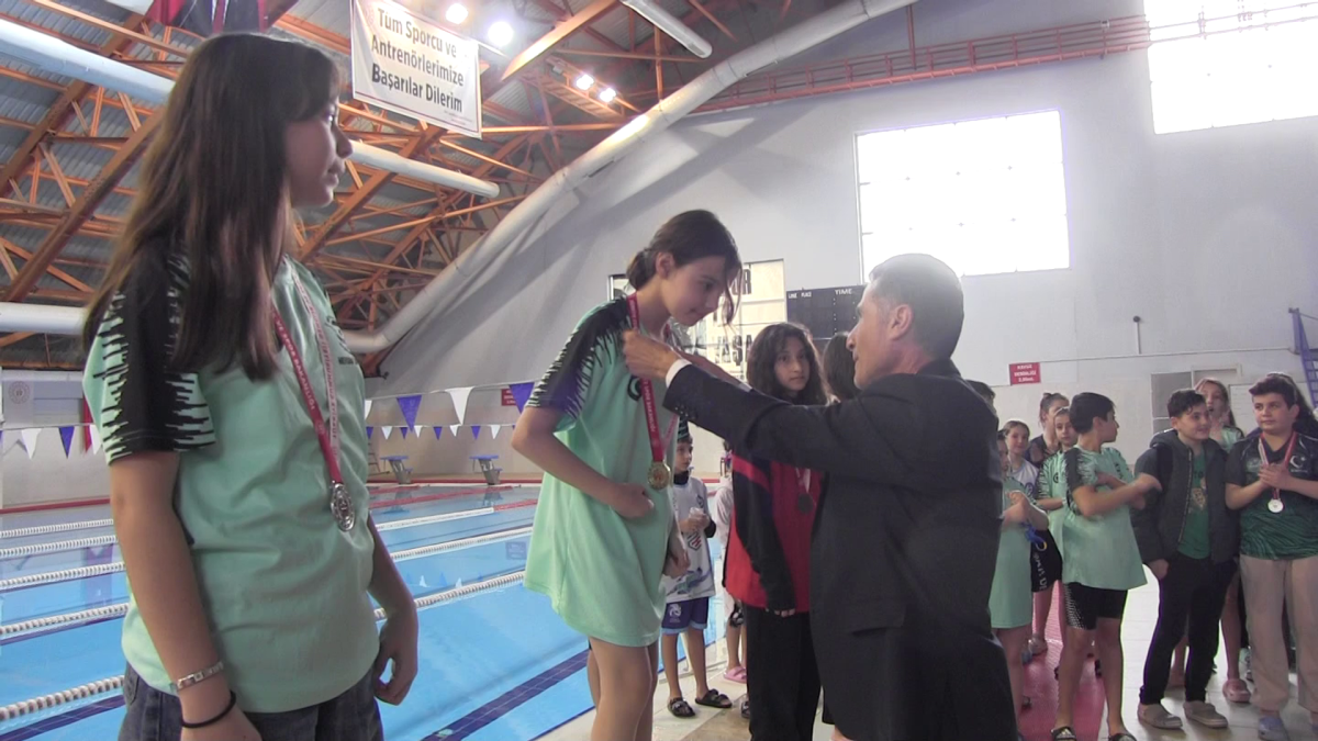 SİİRT TE OKUL SPORLARI FAALİYETLERİ KAPSAMINDA YÜZME YARIŞMALARI DÜZENLENDİ