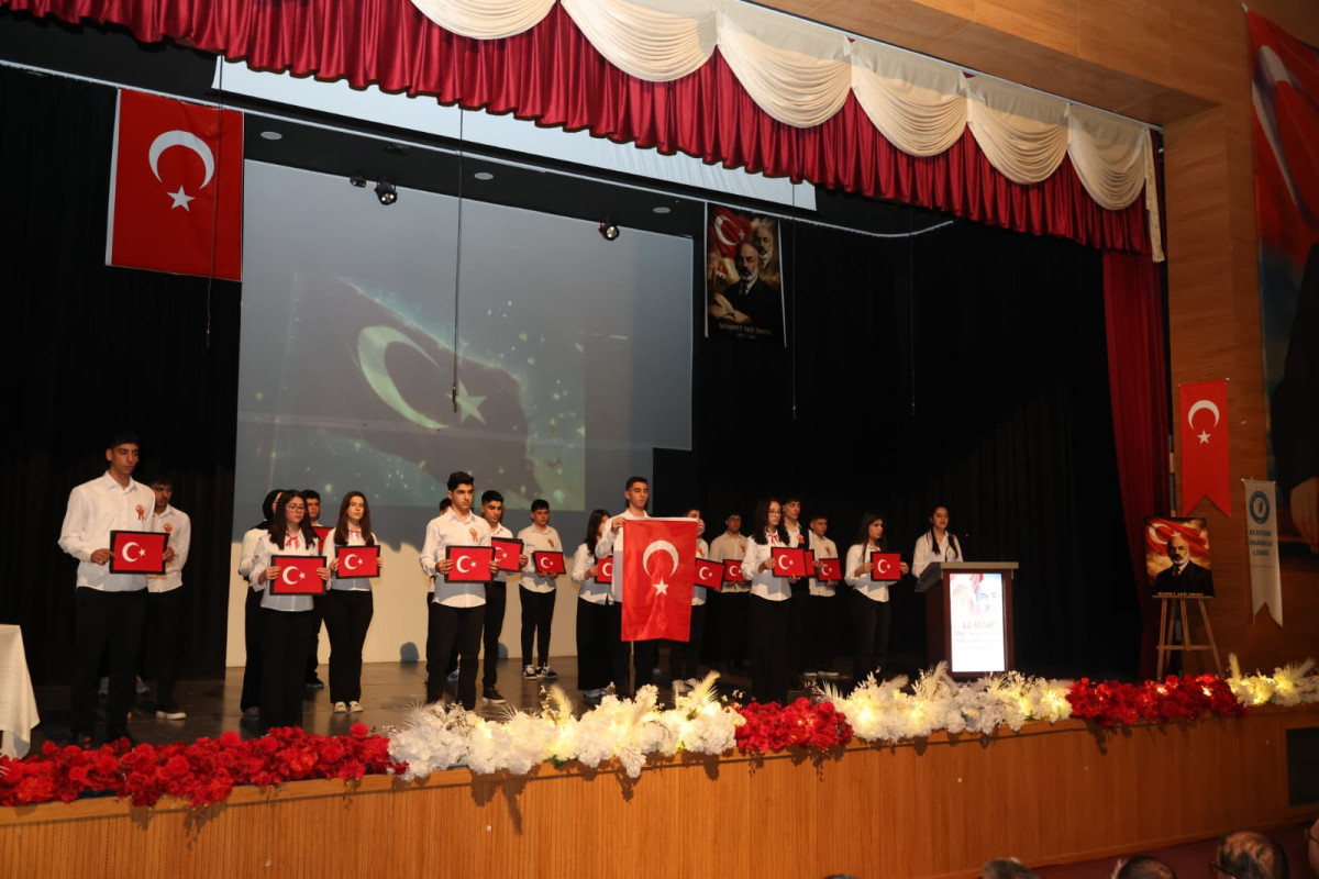 SİİRT’TE İSTİKLAL MARŞI'NIN KABULÜ VE MEHMET AKİF ERSOY’U ANMA GÜNÜ TÖRENLERLE KUTLANDI