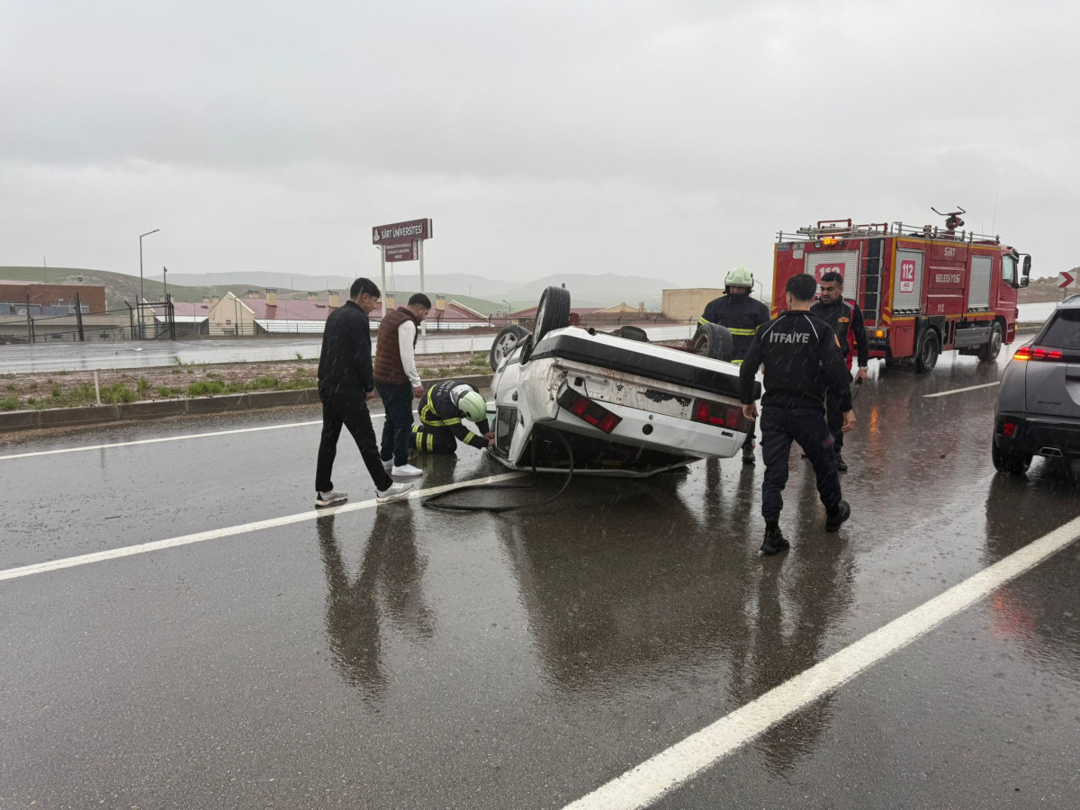 Siirt’te Başur mevkiinde etkili olan yağış nedeniyle meydana gelen trafik kazasında 2 kişi yaralandı.