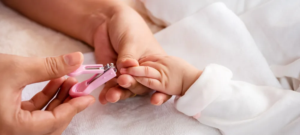 Bebeklerde tırnak kesimi nasıl yapılır? Bebeklerin tırnakları ne zaman kesilir?