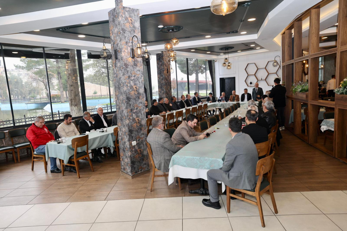 Vali Dr. Kemal Kızılkaya 15 Temmuz Derneği tarafından düzenlenen “Sivil Toplum Kuruluşları Buluşması” programında, ilde faaliyet gösteren sivil toplum kuruluşlarının temsilcileriyle bir araya geldi.