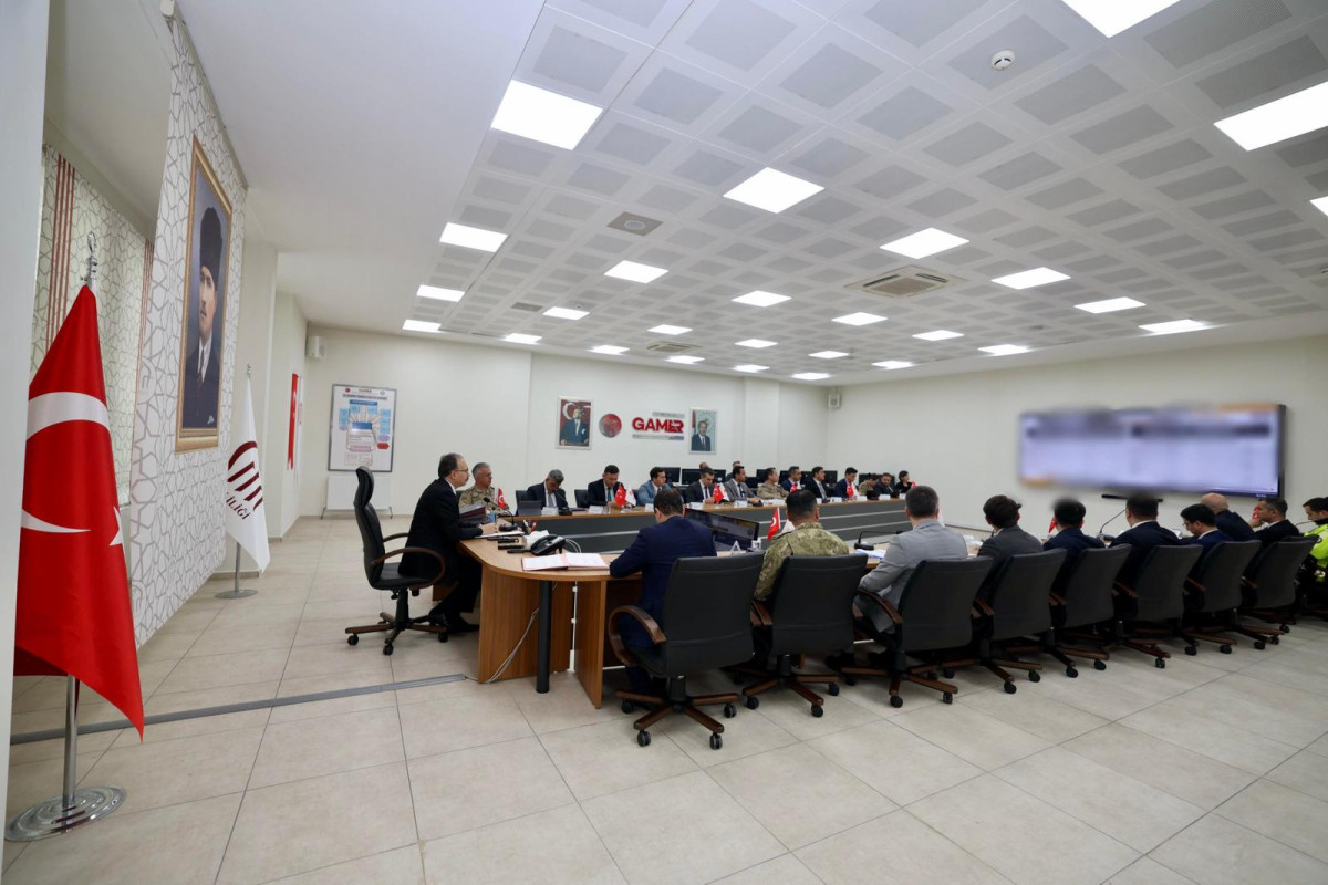 SİİRT’TE İL GÜVENLİK VE ASAYİŞ KOORDİNASYON TOPLANTISI VALİ KIZILKAYA BAŞKANLIĞINDA GERÇEKLEŞTİRİLDİ