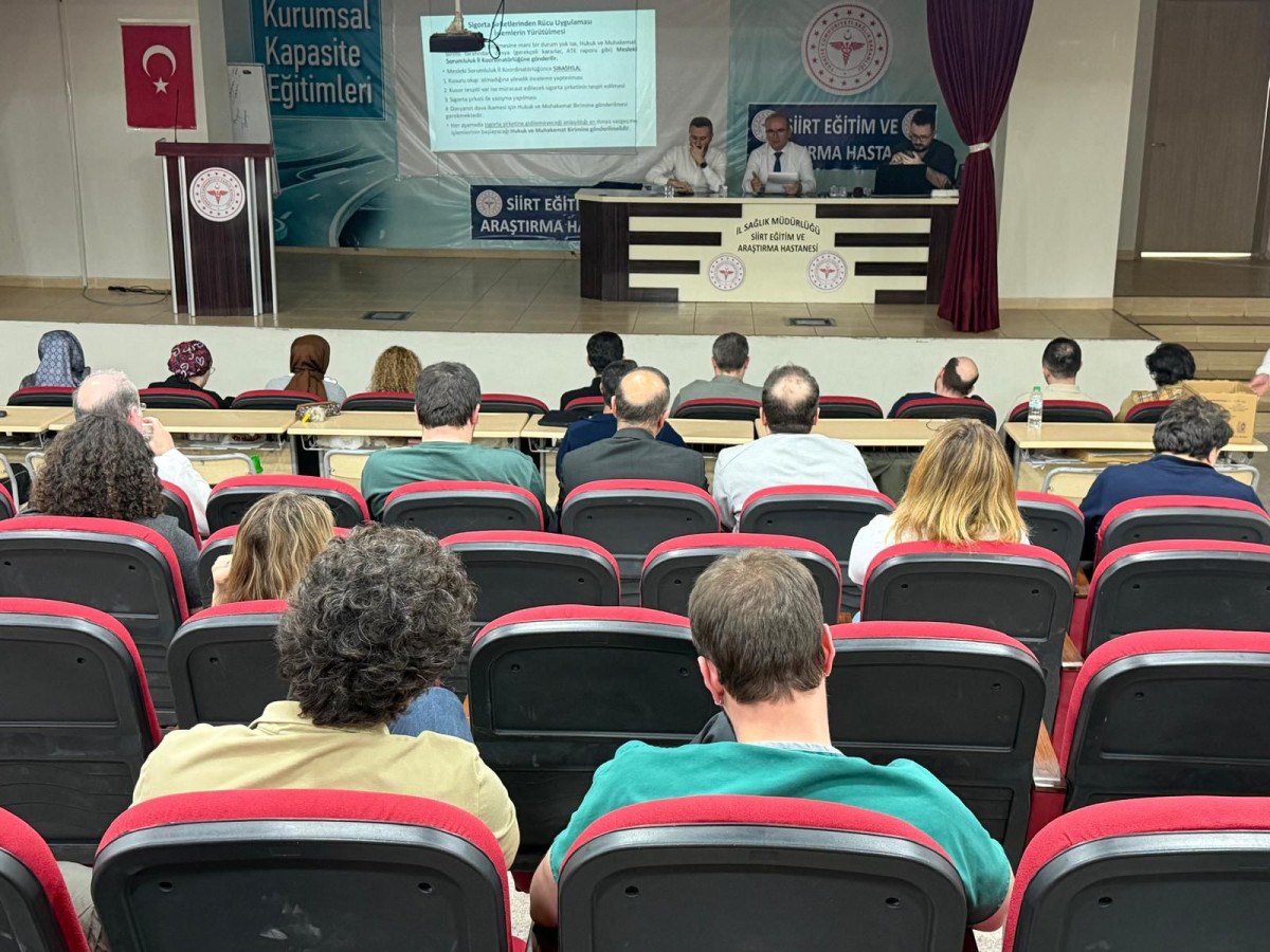 Siirt Eğitim ve Araştırma Hastanesi Başhekimi Prof.Dr. Servet Yolbaş Klinik Sorumlularıyla  Toplantı  düzenledi 