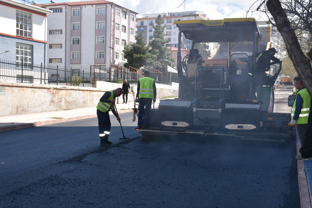 HAVA ŞARTLARININ İYİLEŞMESİYLE ASFALT ÇALIŞMALARI YENİDEN BAŞLADI 