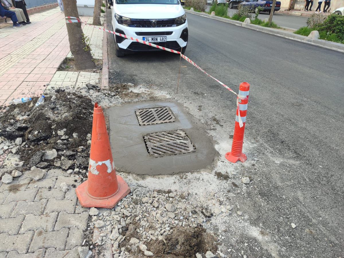 RÖGAR KAPAKLARI YOL SEVİYESİNE GETİRİLİYOR BELEDİYE EKİPLERİYLE DAHA TİTİZ VE DENETİMLİ ÇALIŞMA!