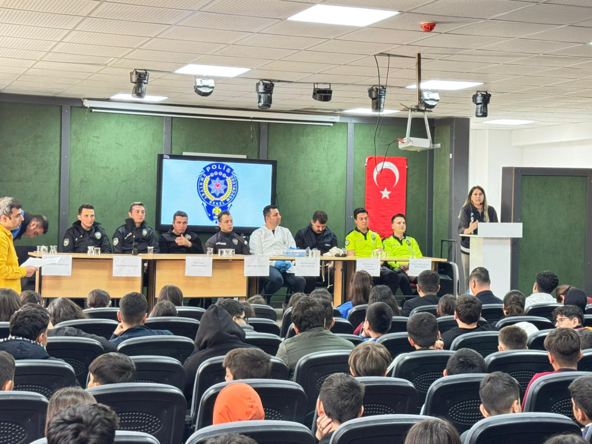 Meslek Tanıtım Günleri Kapsamında Polis  Öğrencilerle Buluştu 