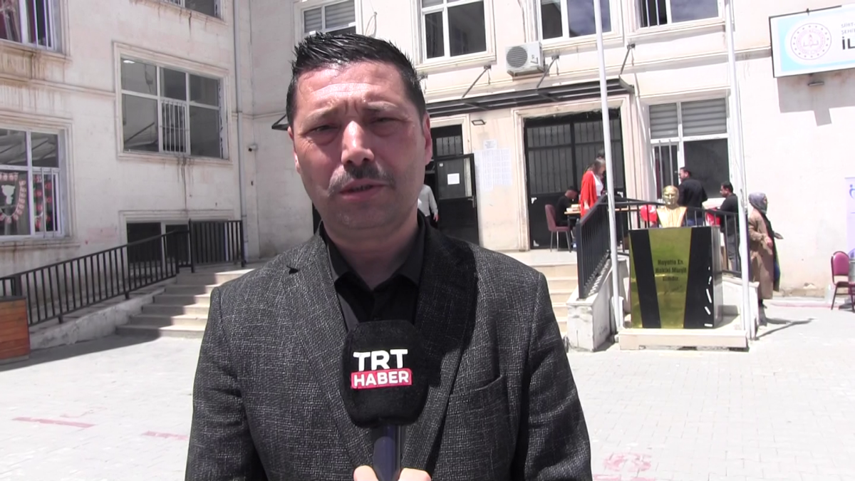 SİİRT TE DÜZENLENEN SINAVDA ÖĞRETMENLER ÖĞRENCİ OLDU VELİLER ÖĞRETMEN OLDU