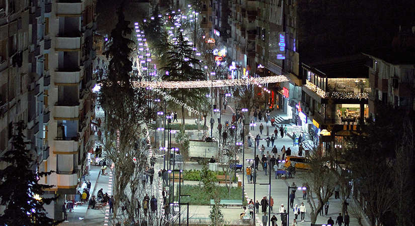 SİİRT’TE KALDIRIM VE YOL İŞGALİ TEPKİ ÇEKİYOR