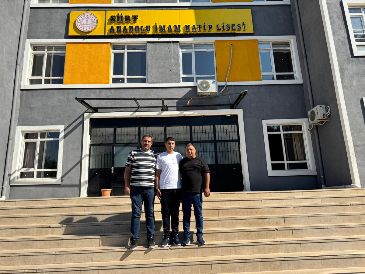 TÜRK GENCİNDEN BARSELONA’DA TARİHİ BAŞARI: