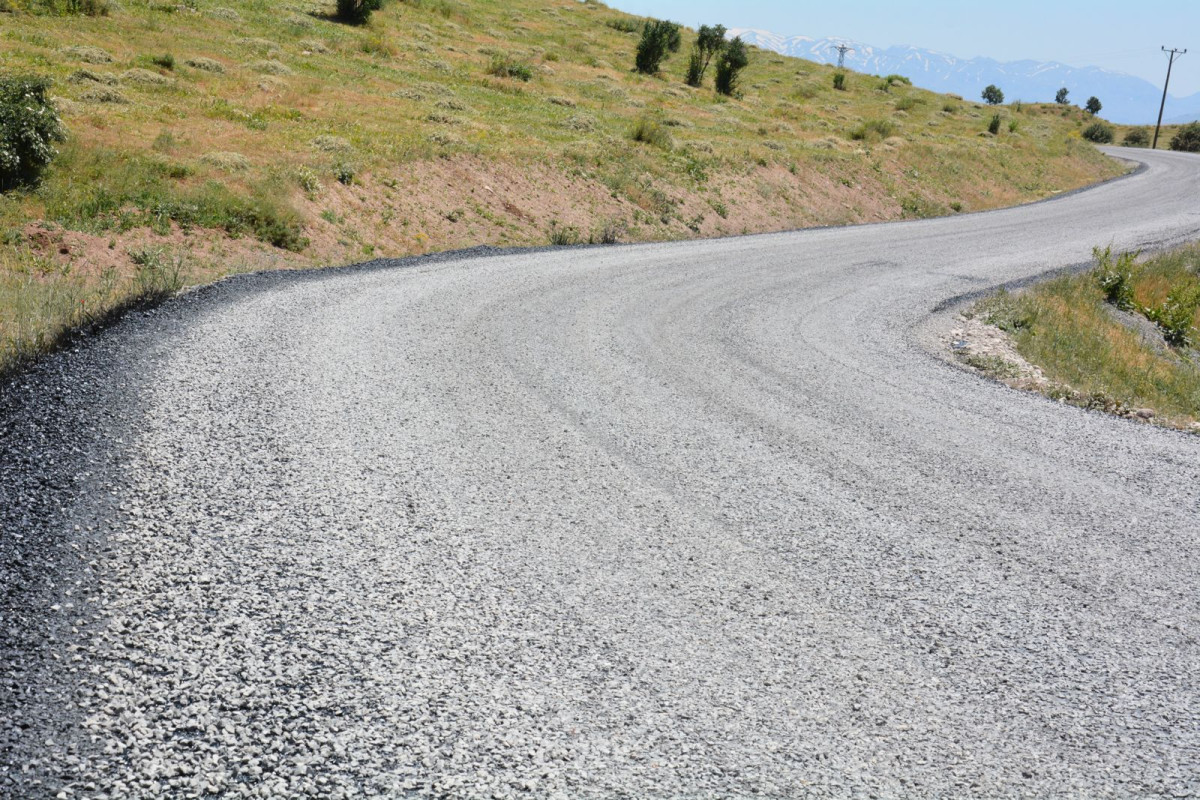 PERVARİ DOĞAN KÖYÜ YOLUNDA 10 BİN 200 METRELİK YOL YATIRIMI TAMAMLANDI