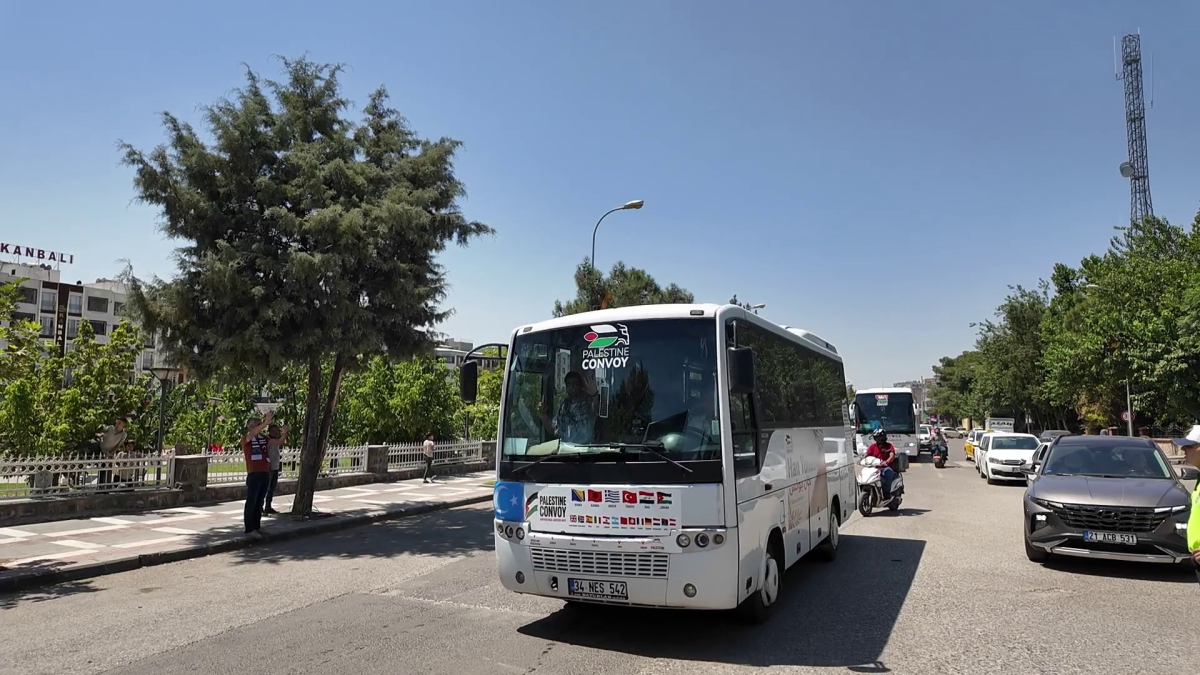 Siverek’te Filistin konvoyuna vatandaşlardan büyük ilgi