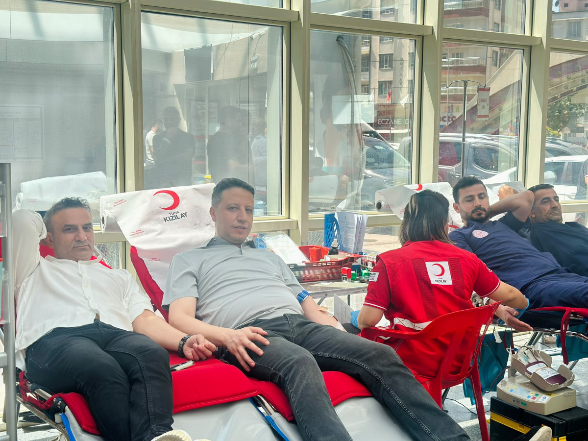 Siirt Eğitim ve Araştırma Hastanesi Personelinden Kızılay Kan Bağışı Kampanyasına Destek