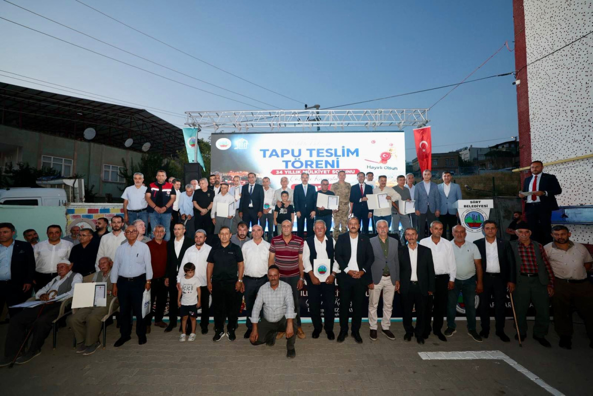 HİSSELİ MÜLKİYET SORUNU YÜZÜNDE 34 YILDIR TAPUSUZ OLARAK YAŞADIKLARI EVLERİNİN TAPUSUNA KAVUŞTURLAR