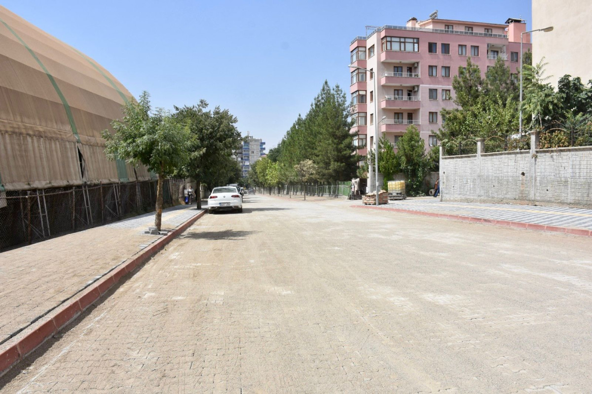 SİİRT’TE KALDIRIM VE PARKE YENİLEME ÇALIŞMALARI SÜRÜYOR....'