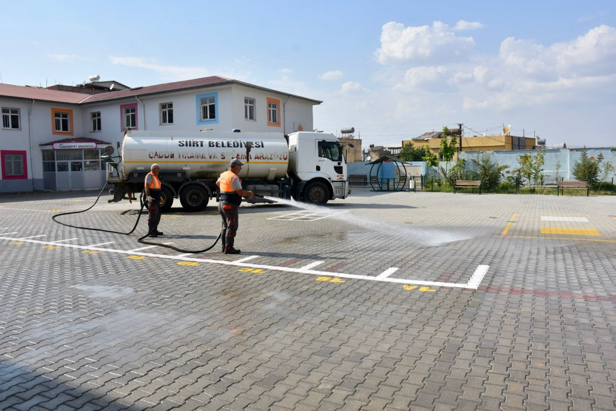 Siirt Belediyesi’nden okullara temizlik seferberliği…!