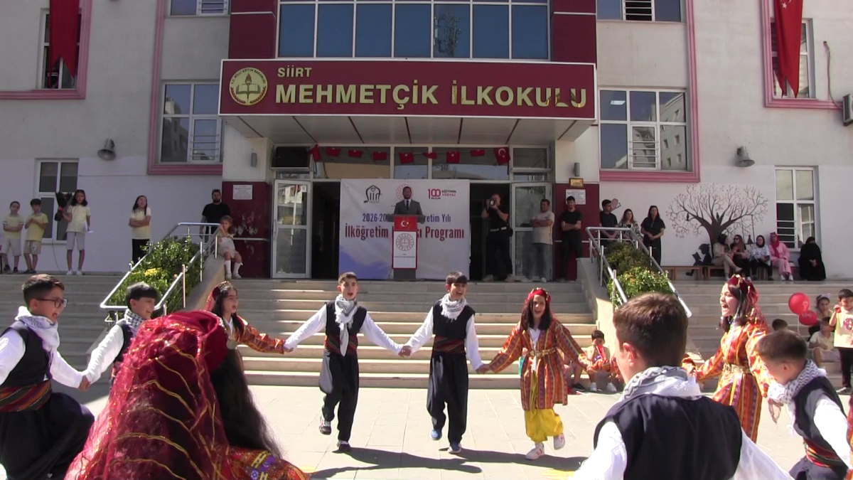 SİİRT TE YENİ EĞİTİM VE ÖĞRETİM YILI BAŞLADI 5 BİN 91 ÖĞRETMEN 92 BİN 300 ÖĞRENCİ DERS BAŞI YAPTI