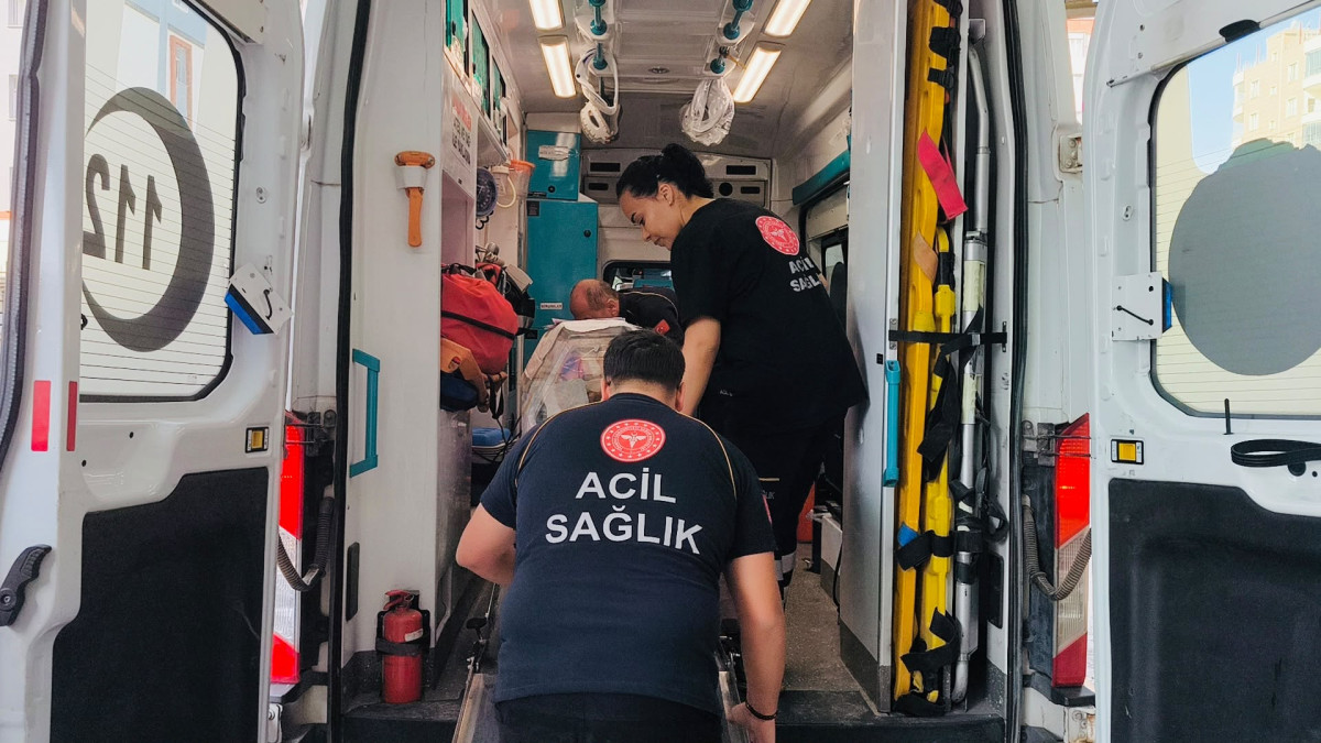 SİİRT TE KALP YETMEZLİĞİ TEŞHİSİ KONULAN 8 GÜNLÜK BEBEK AMBULANS UÇAKLA ANKARA ETLİK HASTANESİNE SEVK EDİLDİ