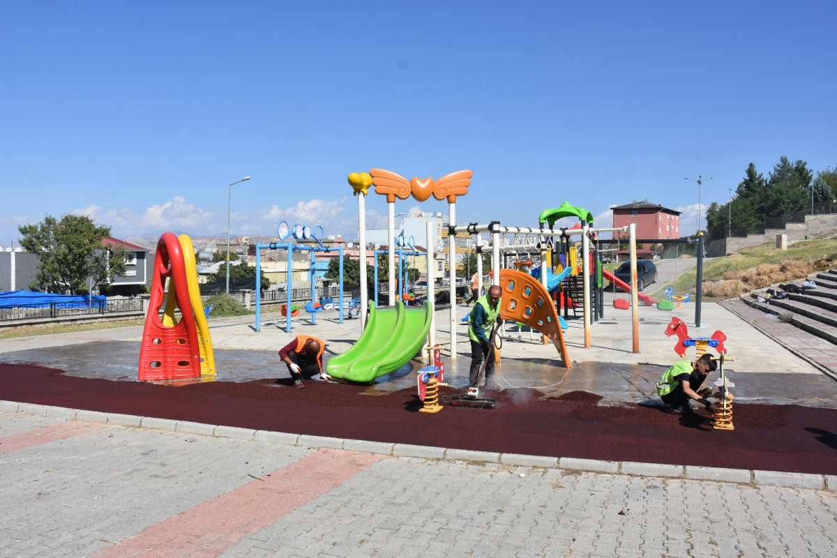 Önemli Olan vatandaş olarak bizler sahip çıkmamız lazım Siirt’te Parklar ve Yeşil Alanlar Daha Güvenli ve Kullanışlı Hale Getiriliyor!