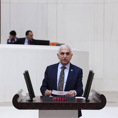 AK Parti Siirt Milletvekili Mervan Gül, Türkiye Büyük Millet Meclisi (TBMM) Genel Kurulunda Siirt'te yürütülen kamu yatırımları ve Siirt'in ekonomik verilerine ilişkin değerlendirmelerde bulundu.