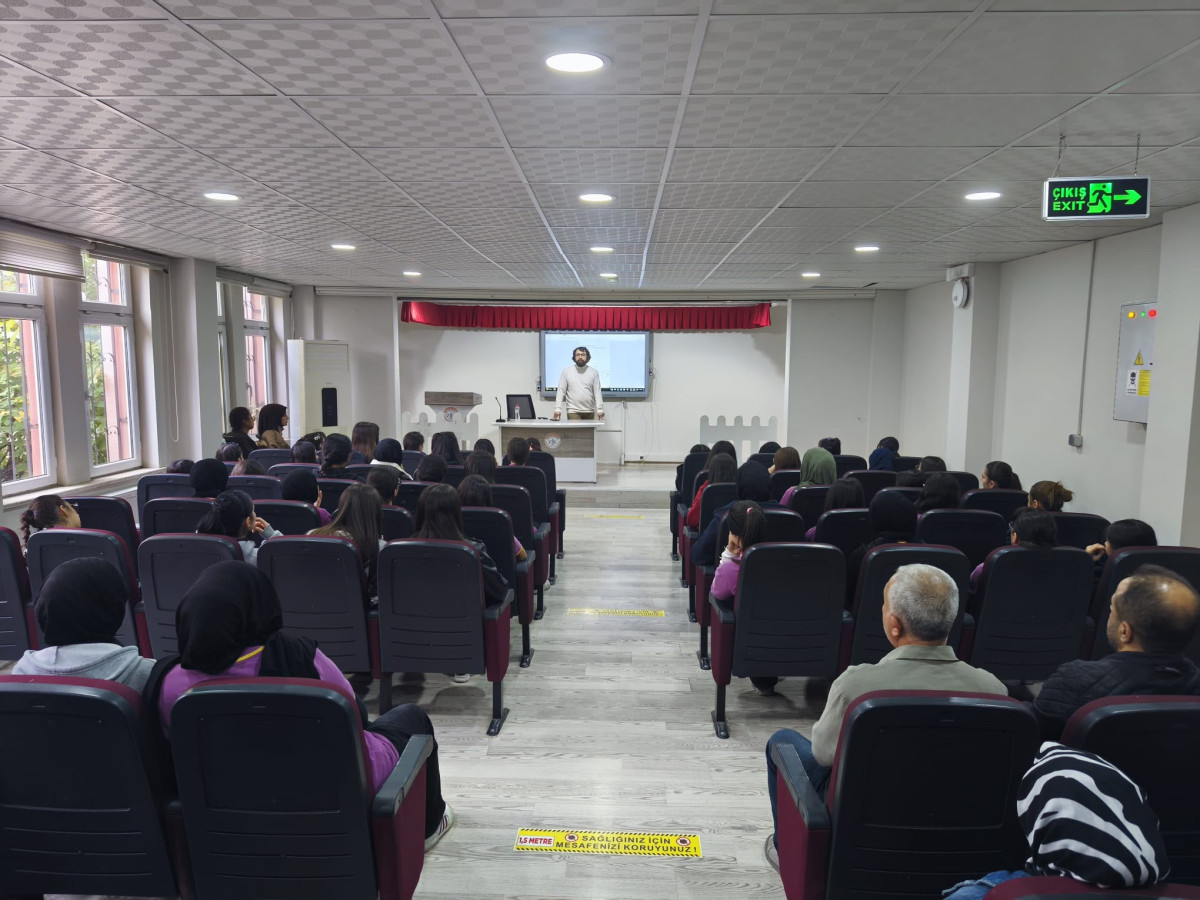ZÜBEYDE HANIM KIZ MESLEKİ VE TEKNİK ANADOLU LİSESİ ÖĞRENCİLERİ “KUDÜS BENİM” PROJESİYLE KUDÜS’Ü TANITILDI 